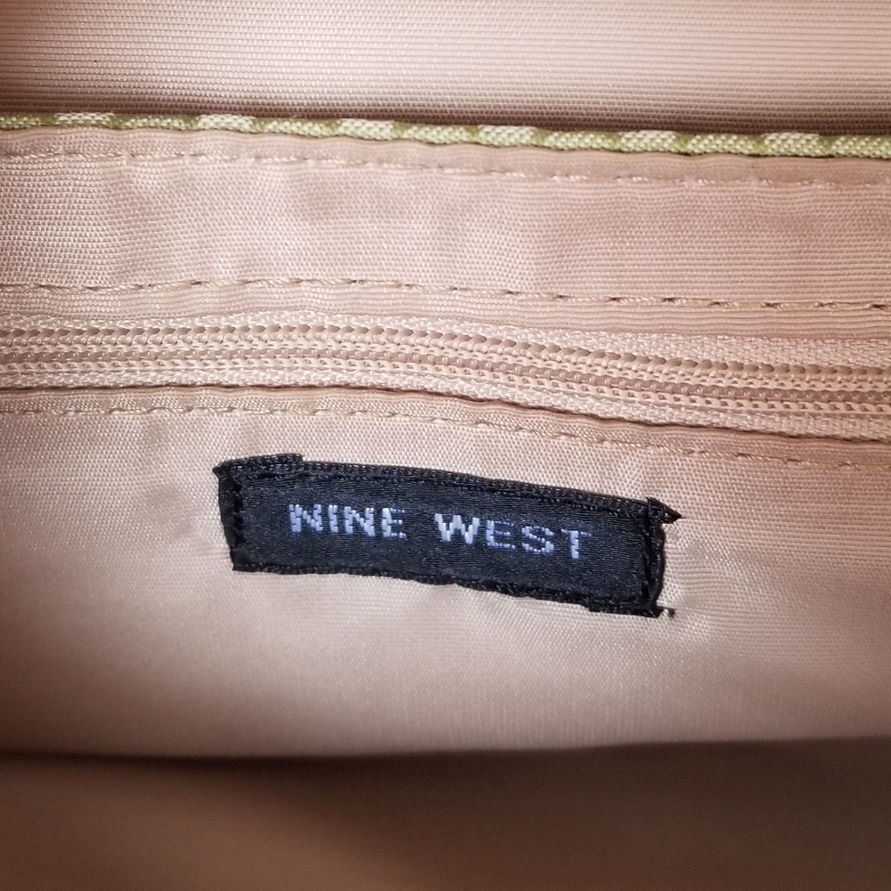 Nine West mini purse.  Green - Picture 5 of 7